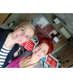 A homoktövis hangja a rádióban – Tünde a Retro Rádió Rádiókonyha műsorában